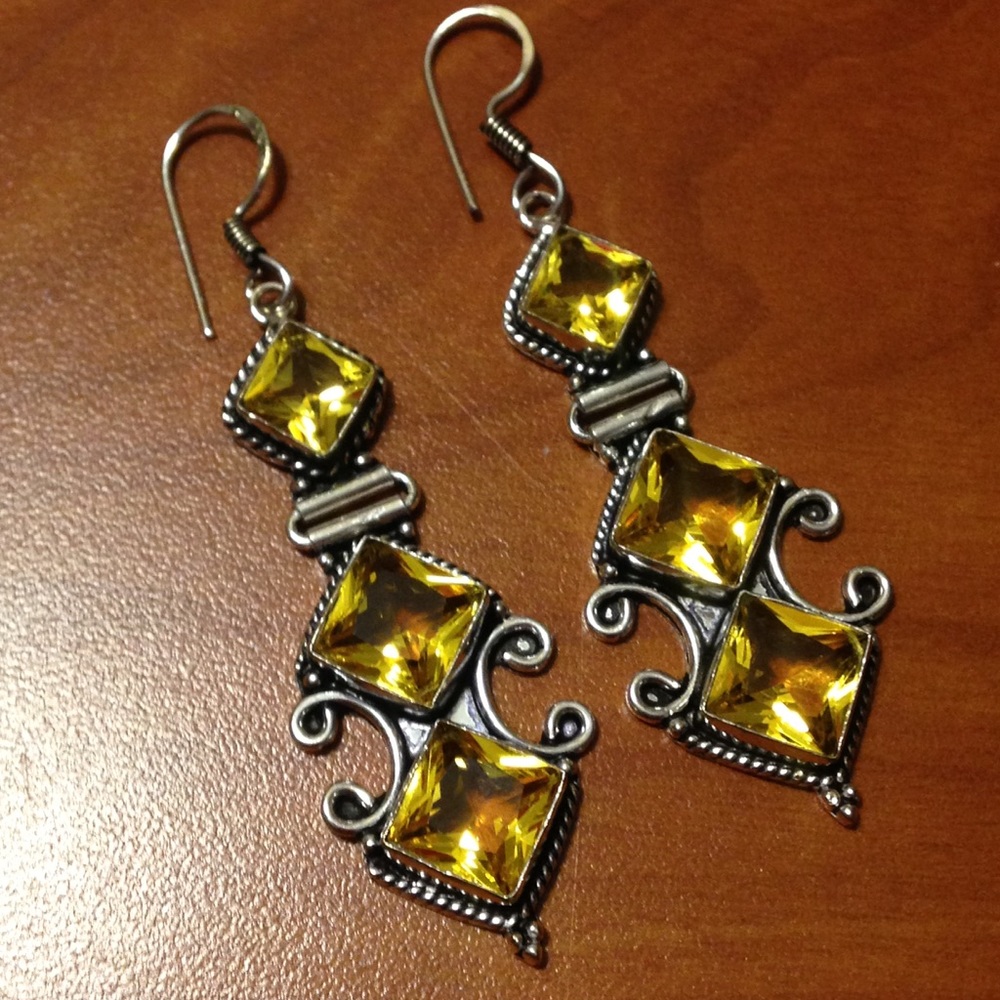Yellow Topaz .925 stamped hook earrings 🔥NWT + 🎁